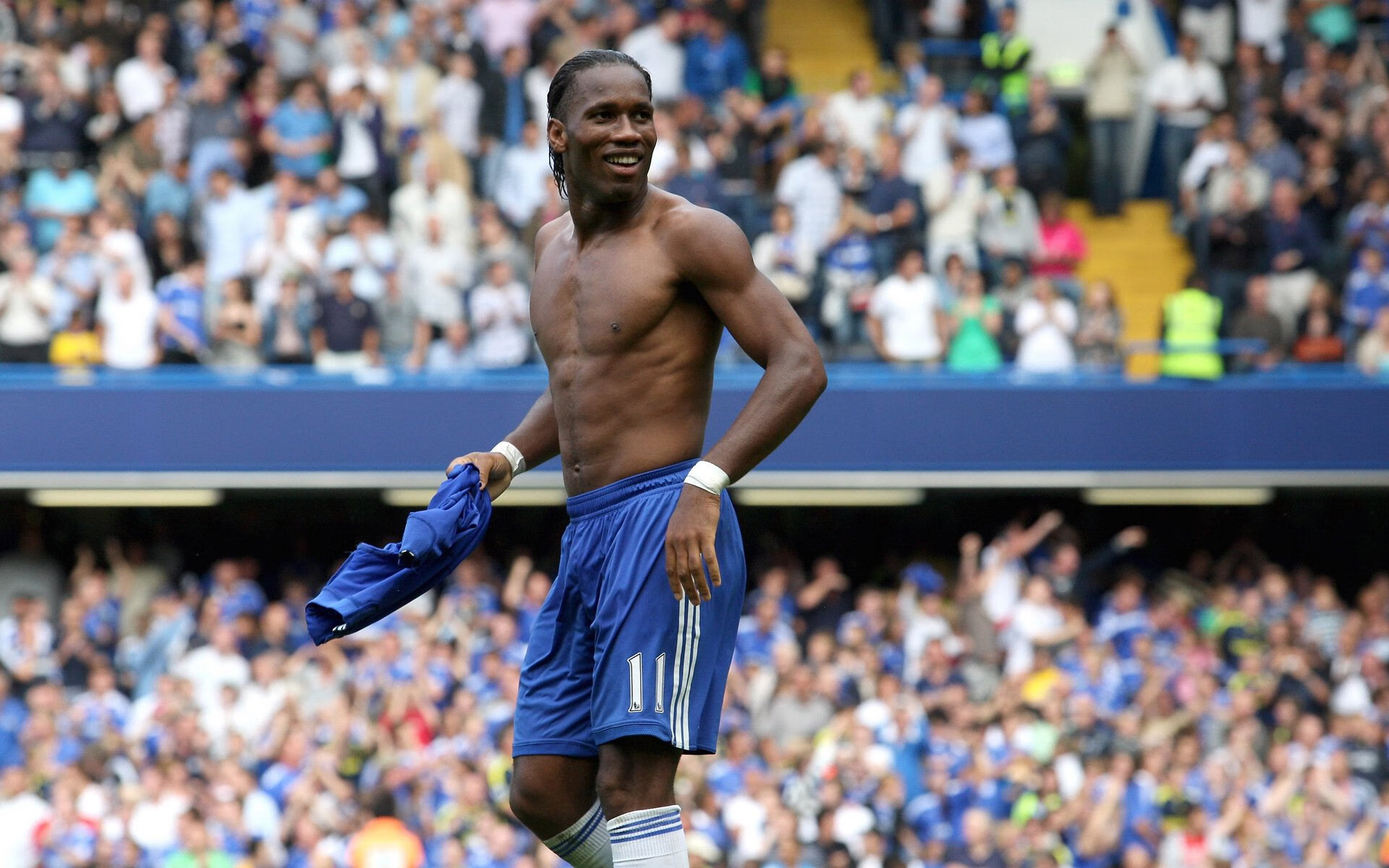 《电竞产业链升级：从硬件到软件的全方位布局》，电竞产业的发展和前景