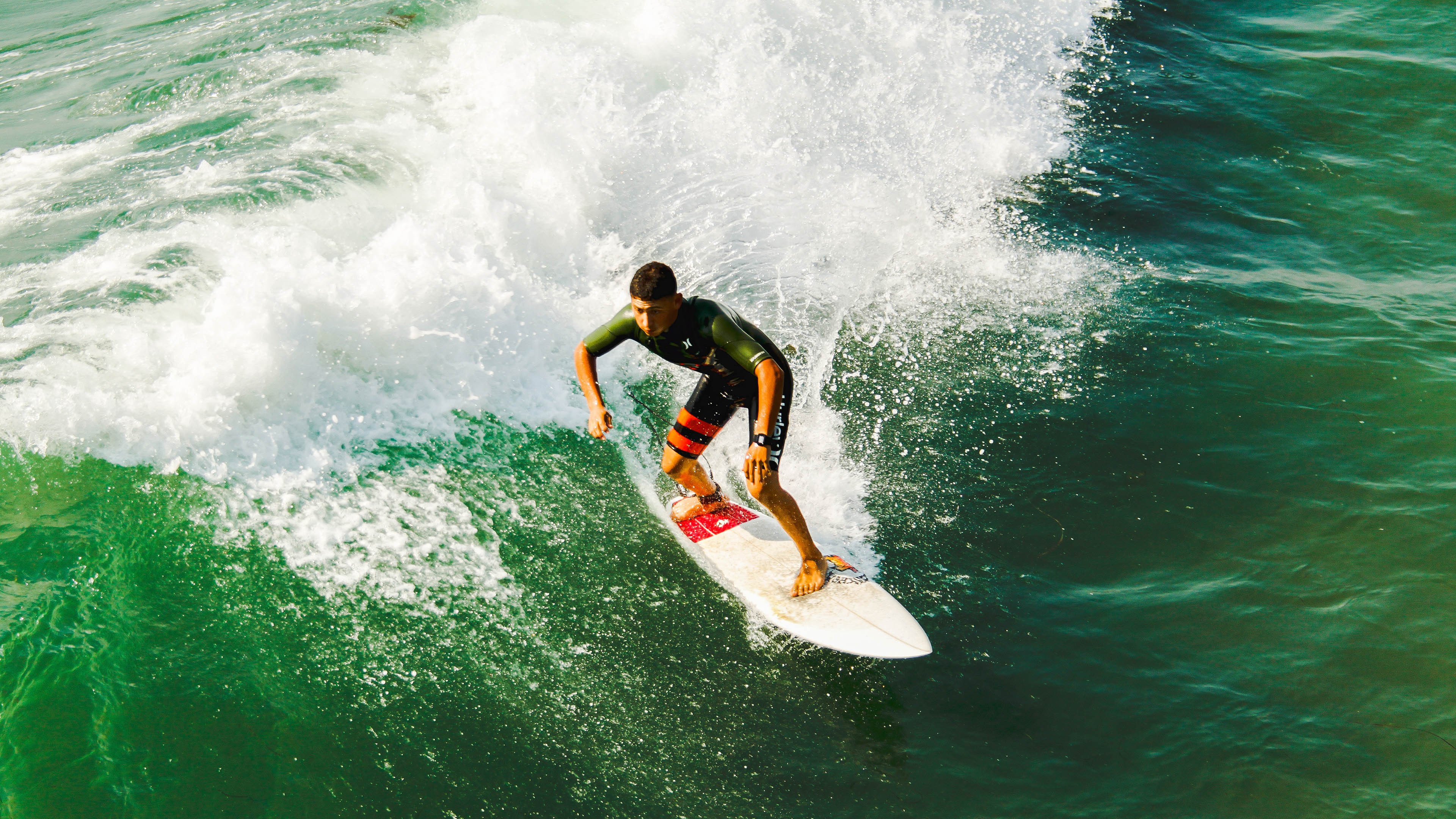 哥伦比亚骑手安德烈亚·瓦尔加斯在2024年巴黎奥运会盛装舞步比赛中以“Homerus P”马匹获得第20名，表现出色。