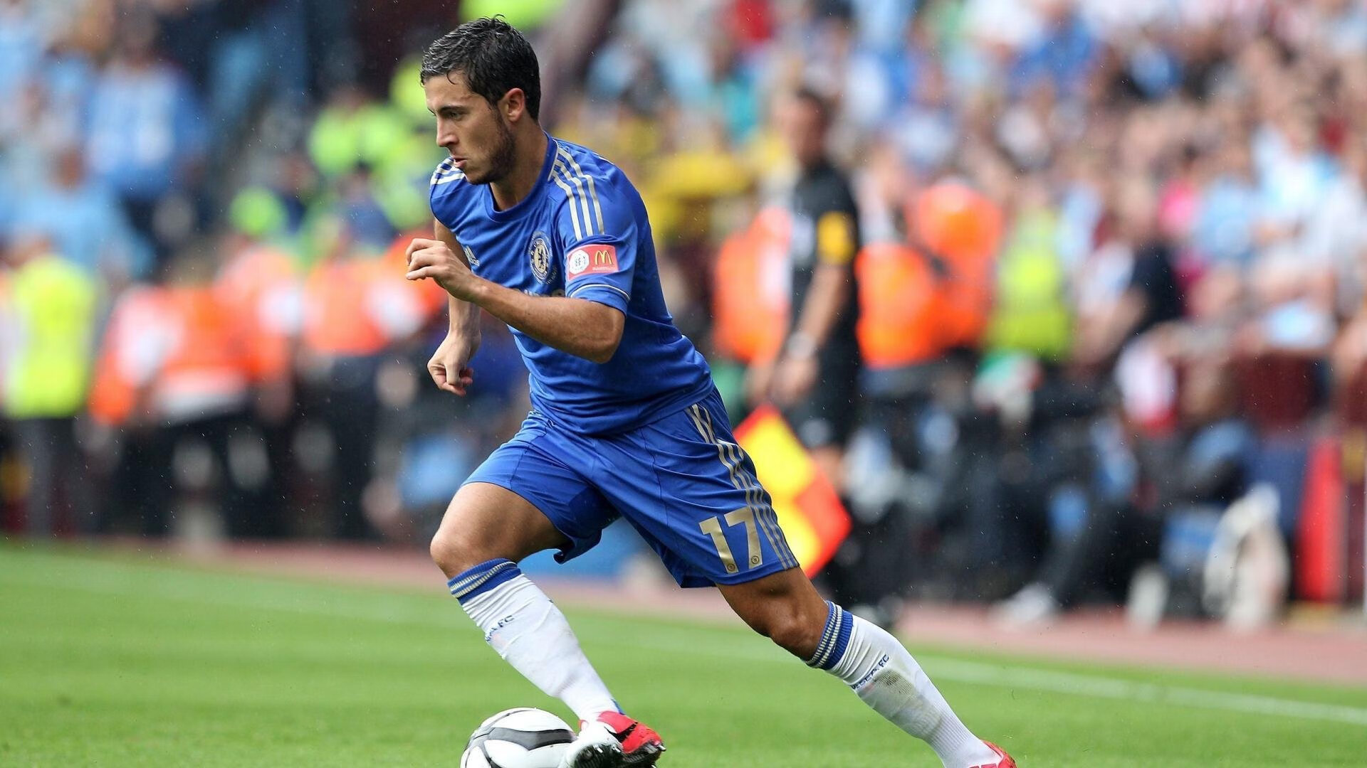 足球运动在高校普及,体育特色专业逐步建立,高校足球发展现状及对策研究